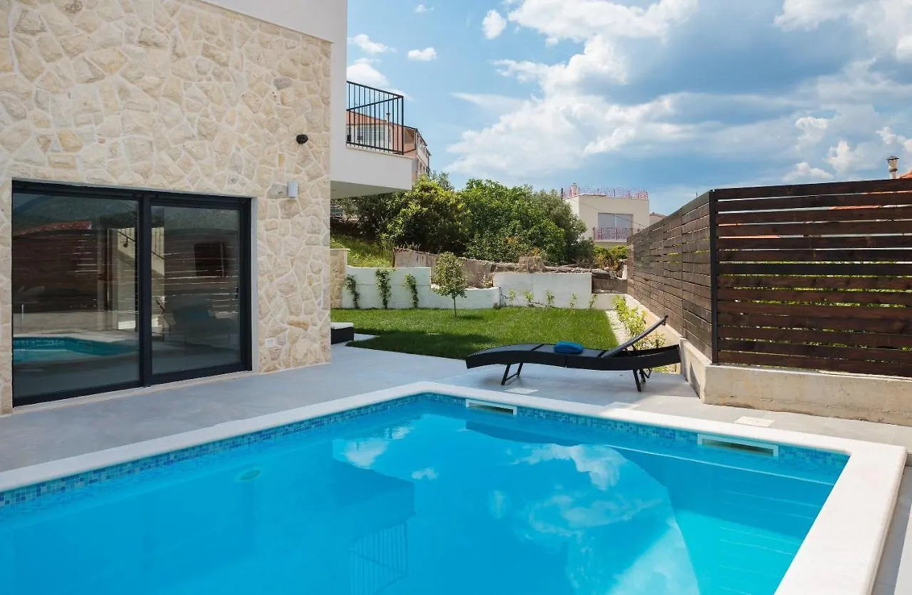 Villa Salt - 10 People, Heated Pool, Trogir, Near Beach & Split Airport