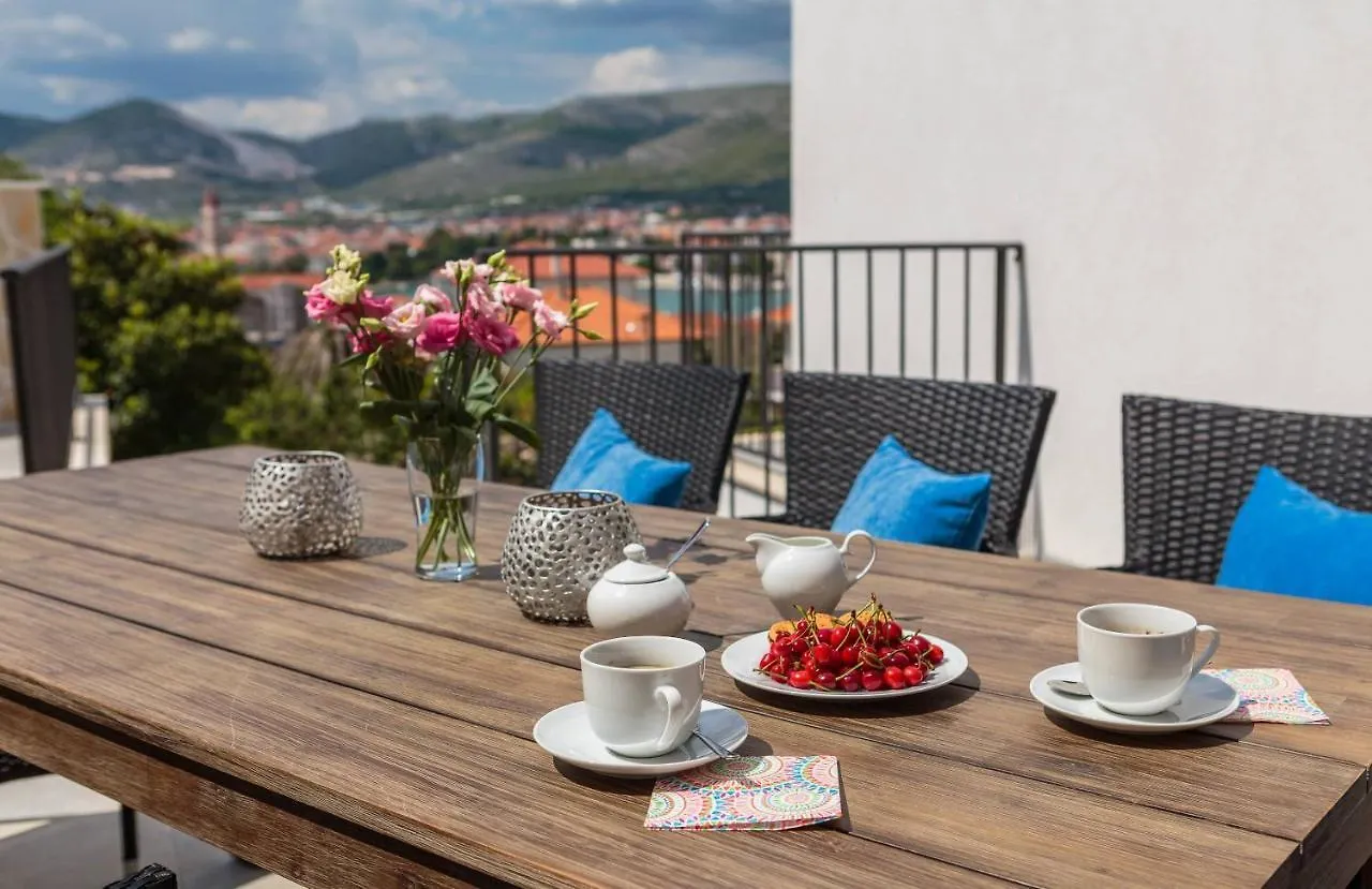 Villa Salt - 10 People, Heated Pool, Trogir, Near Beach & Split Airport