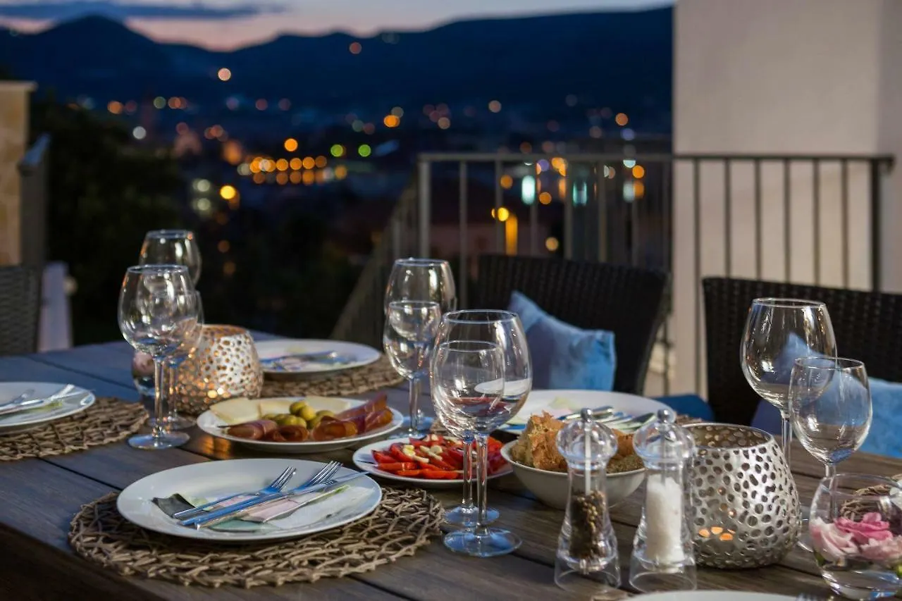 Villa Salt - 10 People, Heated Pool, Trogir, Near Beach & Split Airport