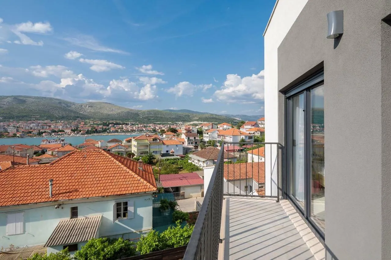 Villa Salt - 10 People, Heated Pool, Trogir, Near Beach & Split Airport