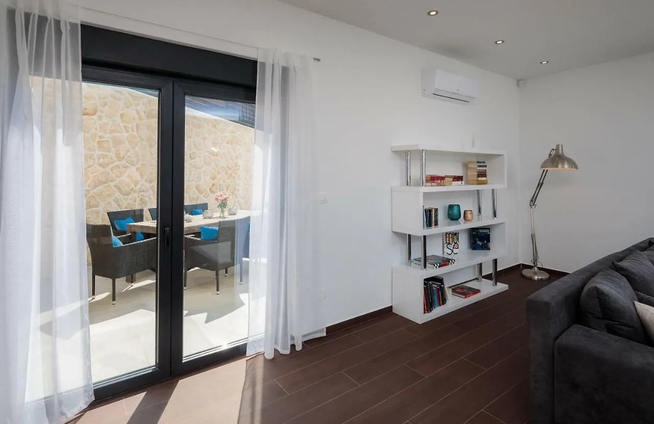 Villa Salt - 10 People, Heated Pool, Trogir, Near Beach & Split Airport 0*, Τρογκίρ Κροατία
