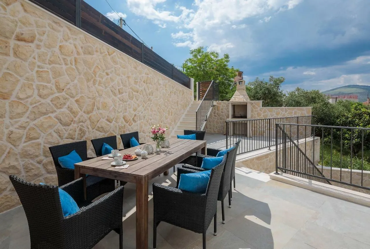 Villa Salt - 10 People, Heated Pool, Trogir, Near Beach & Split Airport