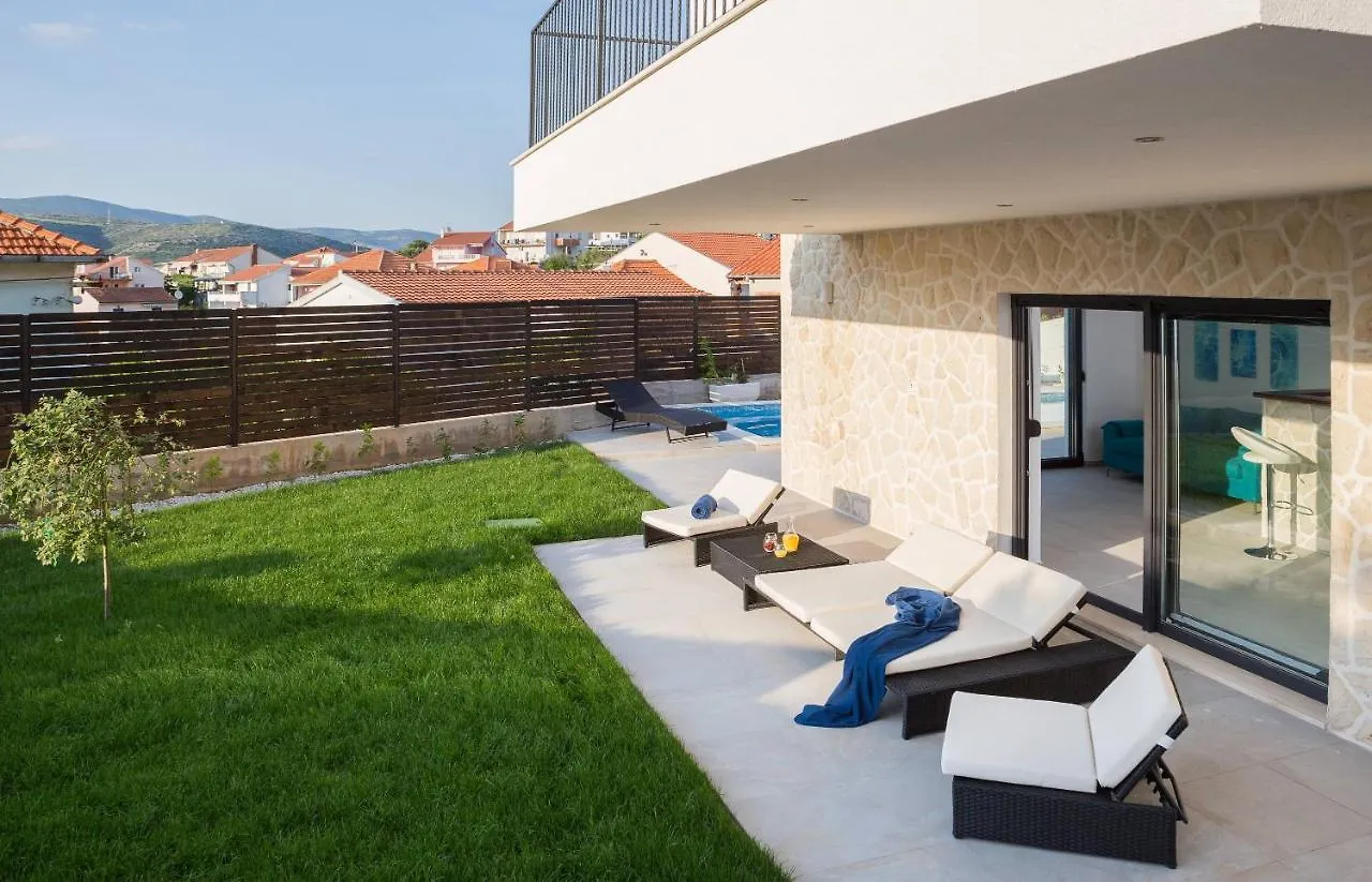 Villa Salt - 10 People, Heated Pool, Trogir, Near Beach & Split Airport Croatia