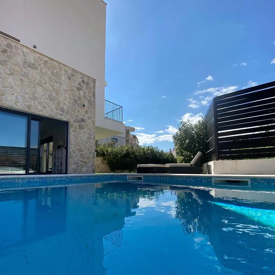 Villa Salt - 10 People, Heated Pool, Trogir, Near Beach & Split Airport 0*, Trogir