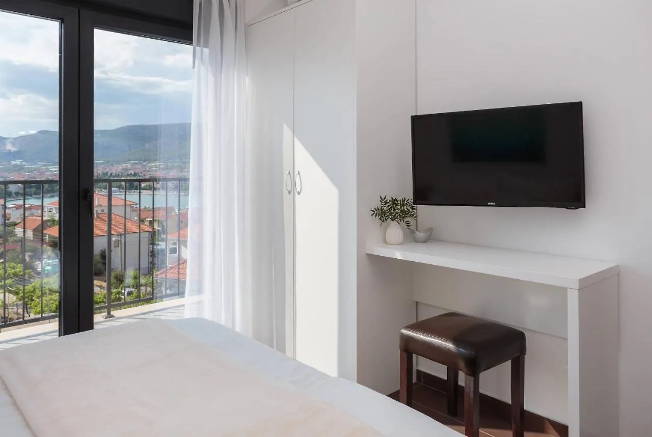 Villa Salt - 10 People, Heated Pool, Trogir, Near Beach & Split Airport 0*, Trogir