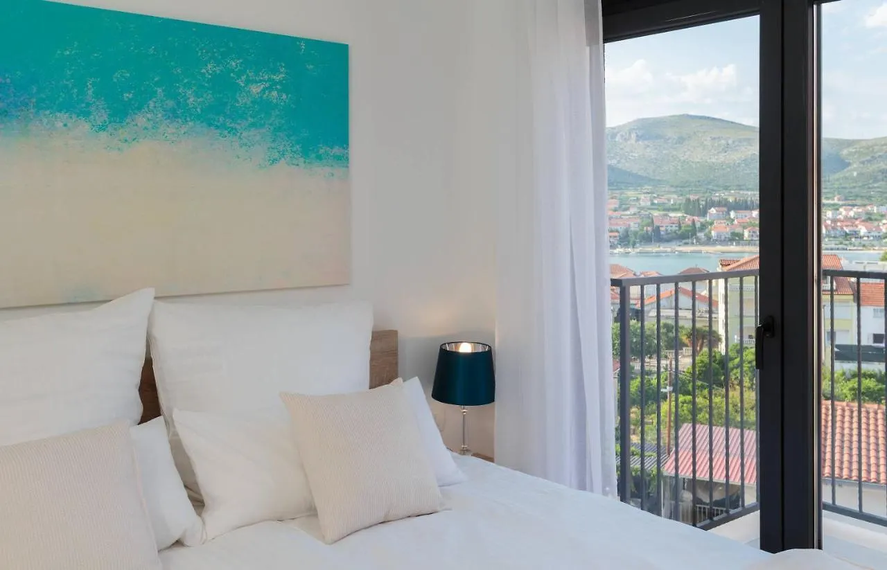 Villa Salt - 10 People, Heated Pool, Trogir, Near Beach & Split Airport
