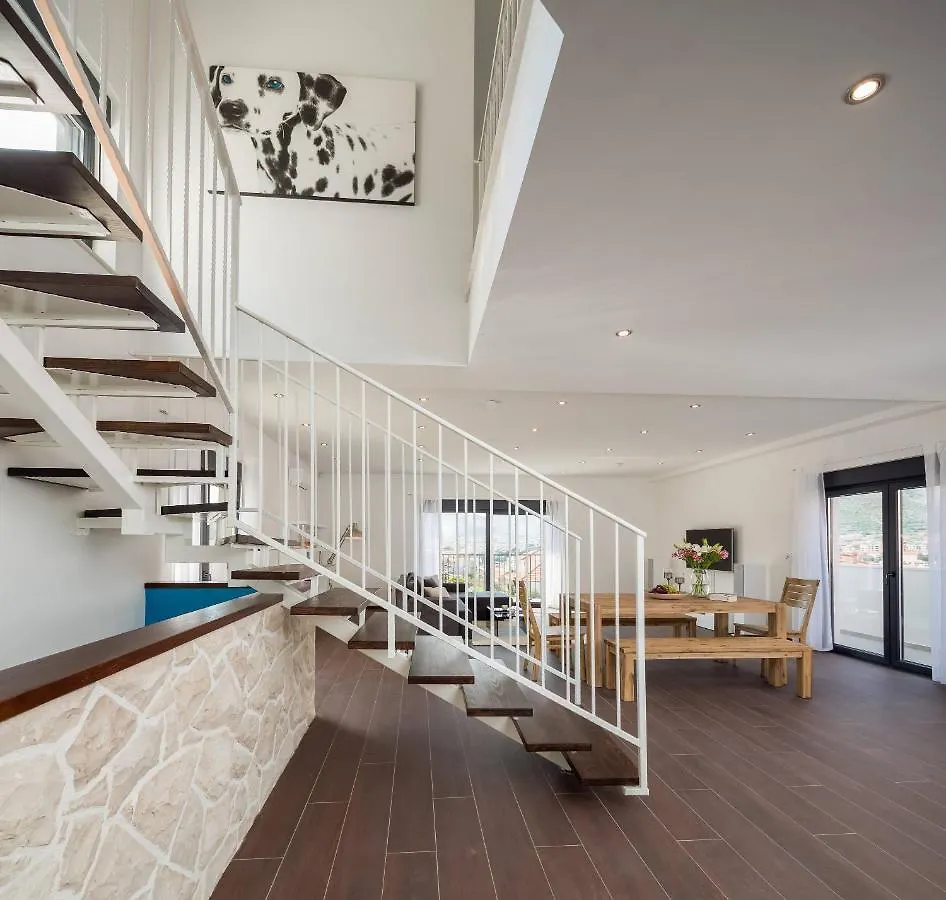 Villa Salt - 10 People, Heated Pool, Trogir, Near Beach & Split Airport 0*, Trogir