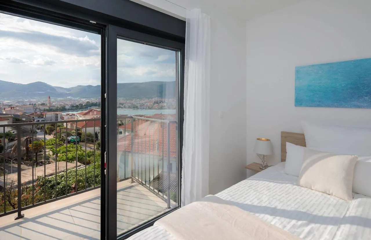 Villa Salt - 10 People, Heated Pool, Trogir, Near Beach & Split Airport