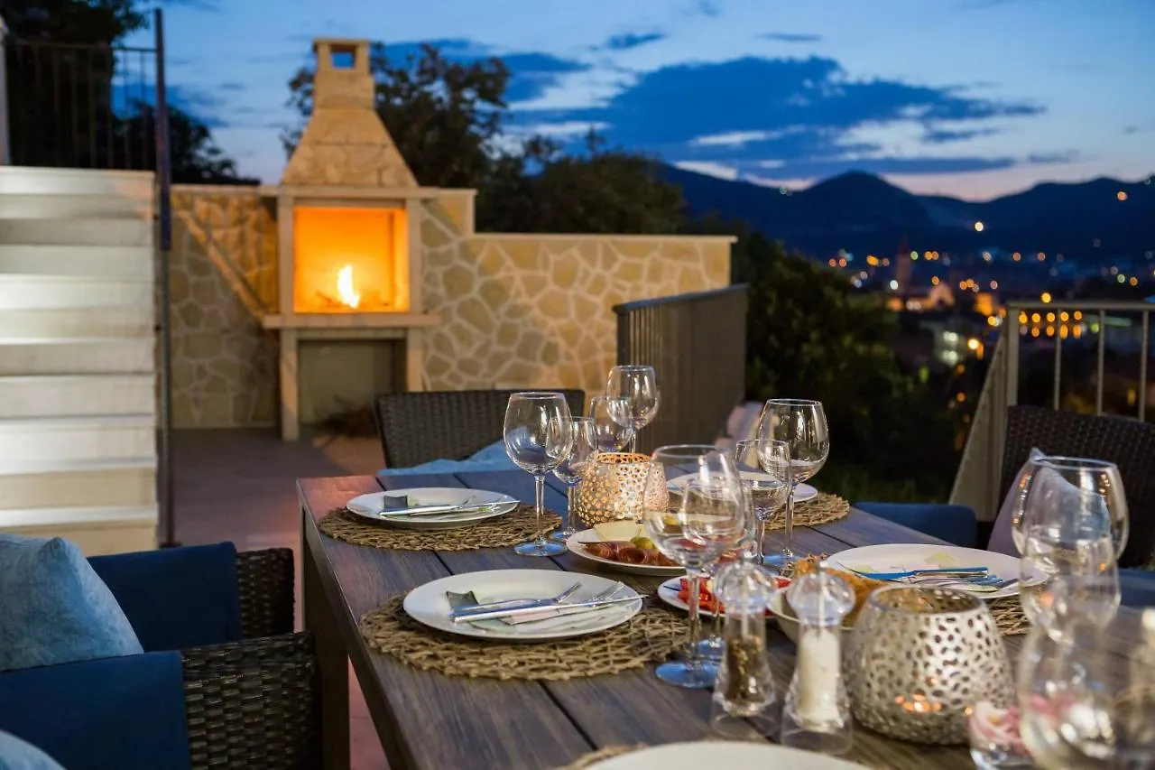 Villa Salt - 10 People, Heated Pool, Trogir, Near Beach & Split Airport