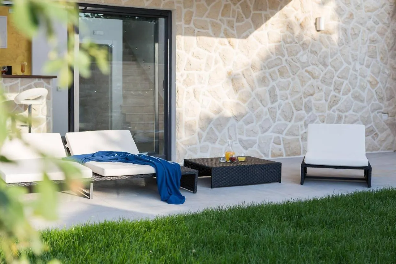 Villa Salt - 10 People, Heated Pool, Trogir, Near Beach & Split Airport 0*, Trogir