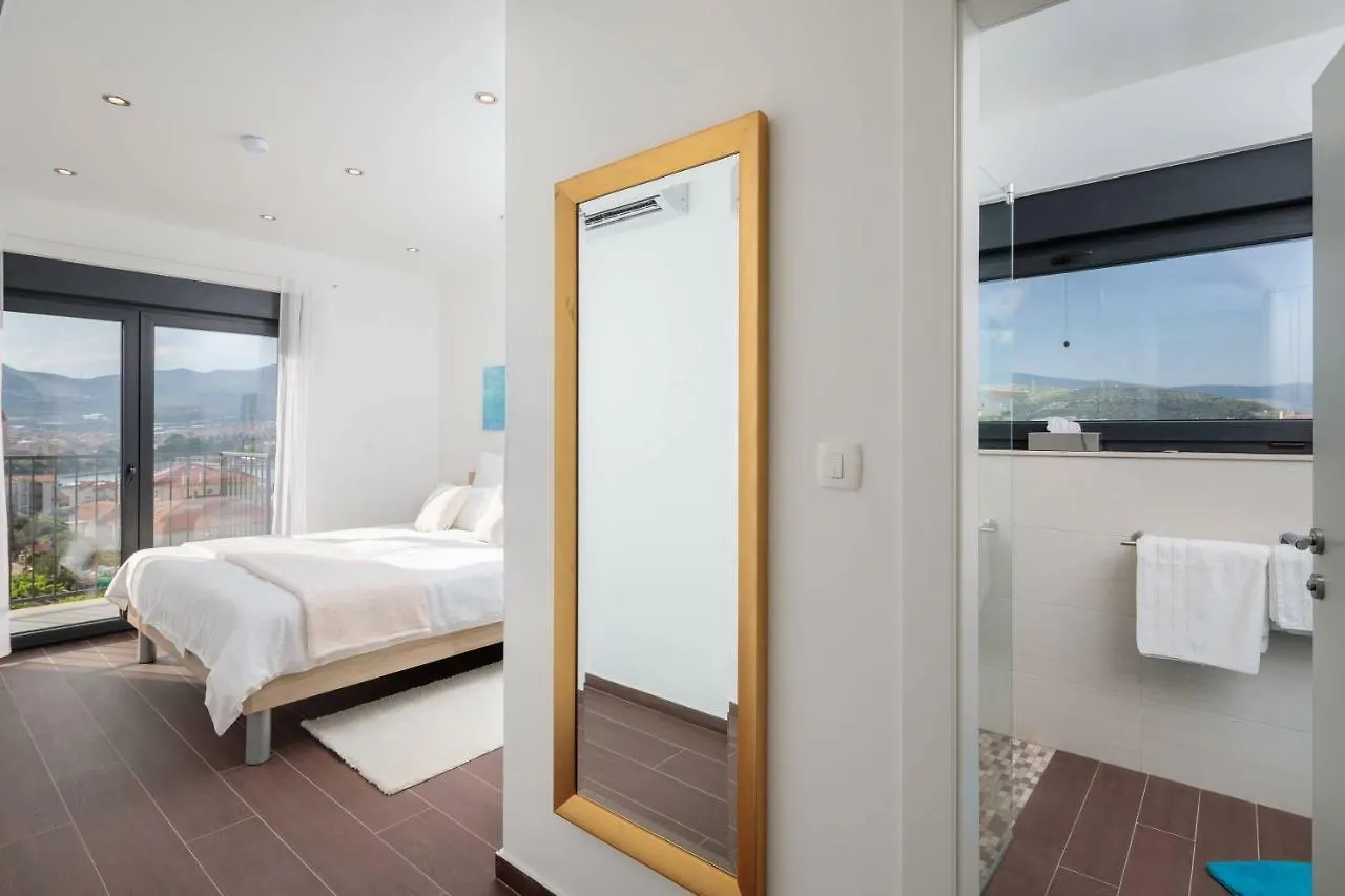Villa Salt - 10 People, Heated Pool, Trogir, Near Beach & Split Airport Croatia