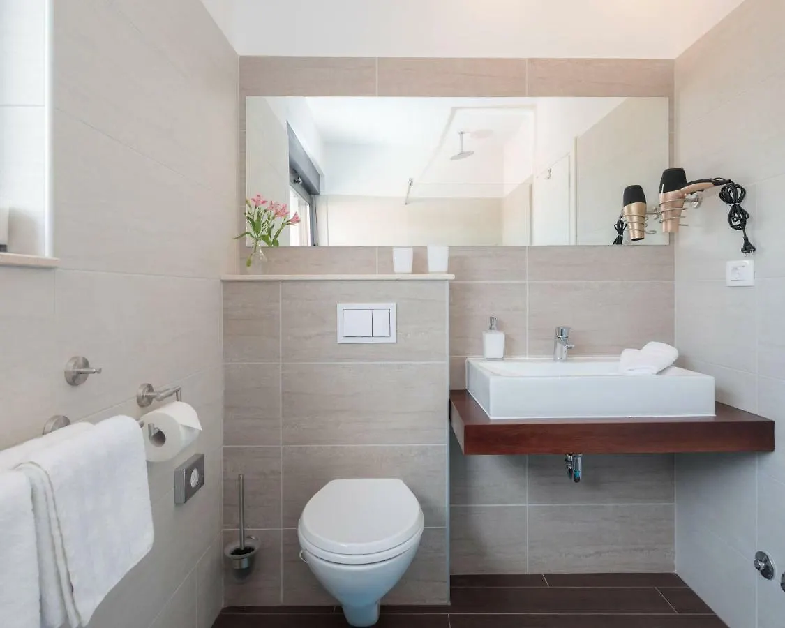 Villa Salt - 10 People, Heated Pool, Trogir, Near Beach & Split Airport