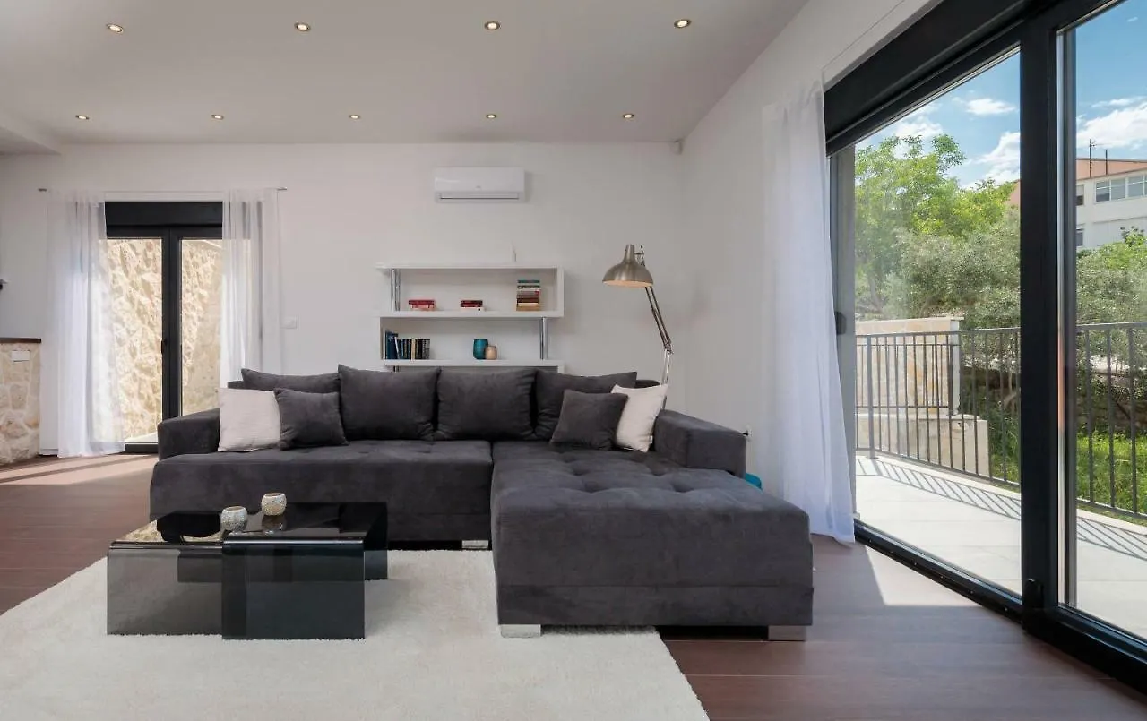 Villa Salt - 10 People, Heated Pool, Trogir, Near Beach & Split Airport 0*, Trogir