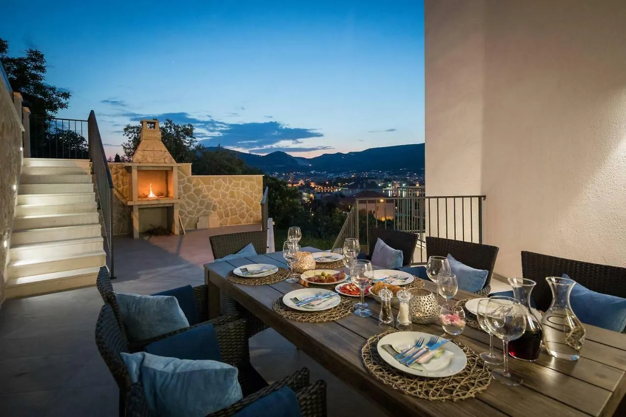 Villa Salt - 10 People, Heated Pool, Trogir, Near Beach & Split Airport