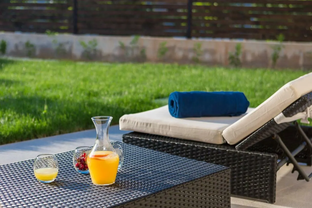 Villa Salt - 10 People, Heated Pool, Trogir, Near Beach & Split Airport