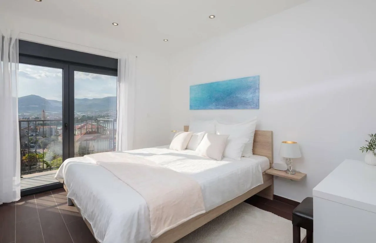 Villa Salt - 10 People, Heated Pool, Trogir, Near Beach & Split Airport 0*, Trogir