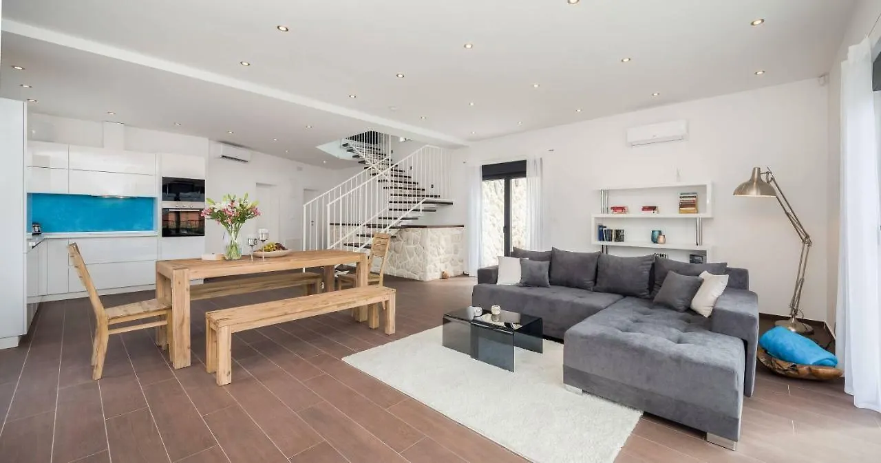Villa Salt - 10 People, Heated Pool, Trogir, Near Beach & Split Airport Croatia