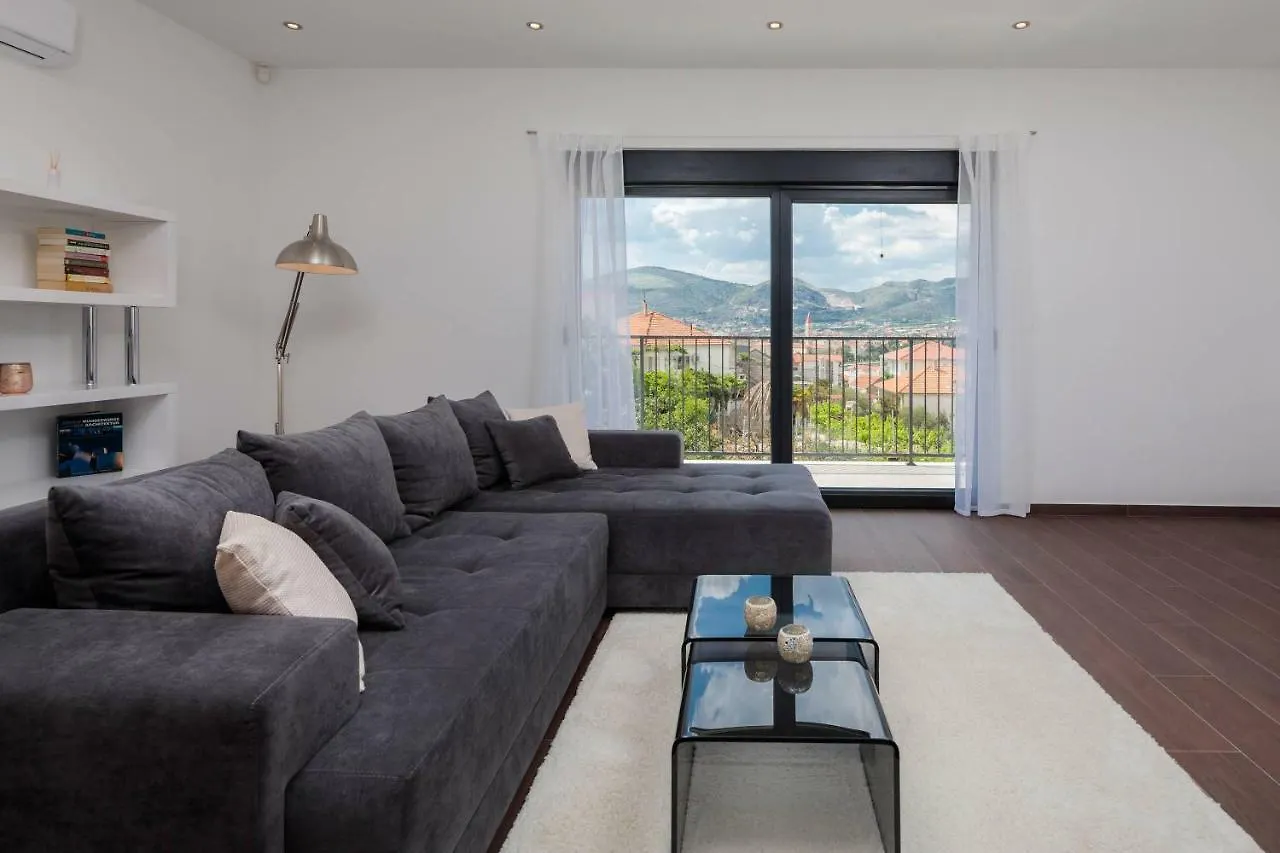 Villa Salt - 10 People, Heated Pool, Trogir, Near Beach & Split Airport
